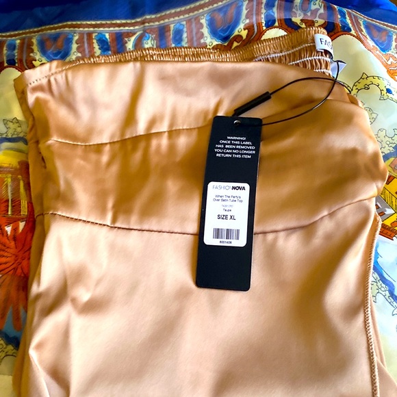 NWT 🔥🔥FASHION NOVA STRAPLESS SATIN BOHO LOOK TUBE TOP - TAUPE SIZE XL - Picture 3 of 8